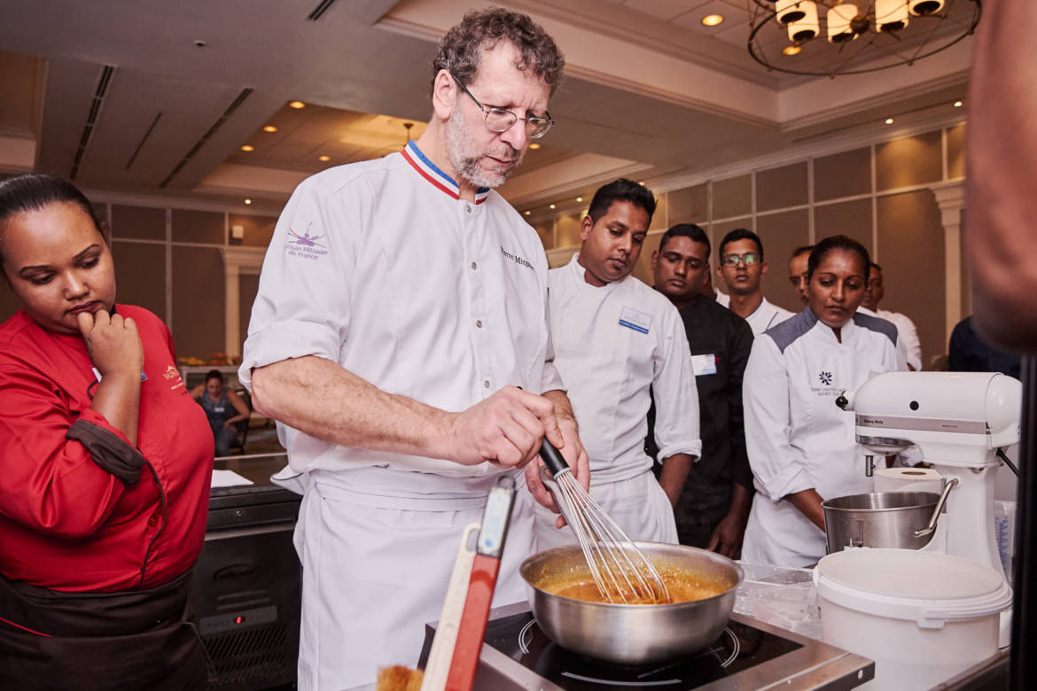 4.-Avril_Pierre-MIRGALET-Chocolatier-Formation-Hotel-Sugar-Beach.jpg